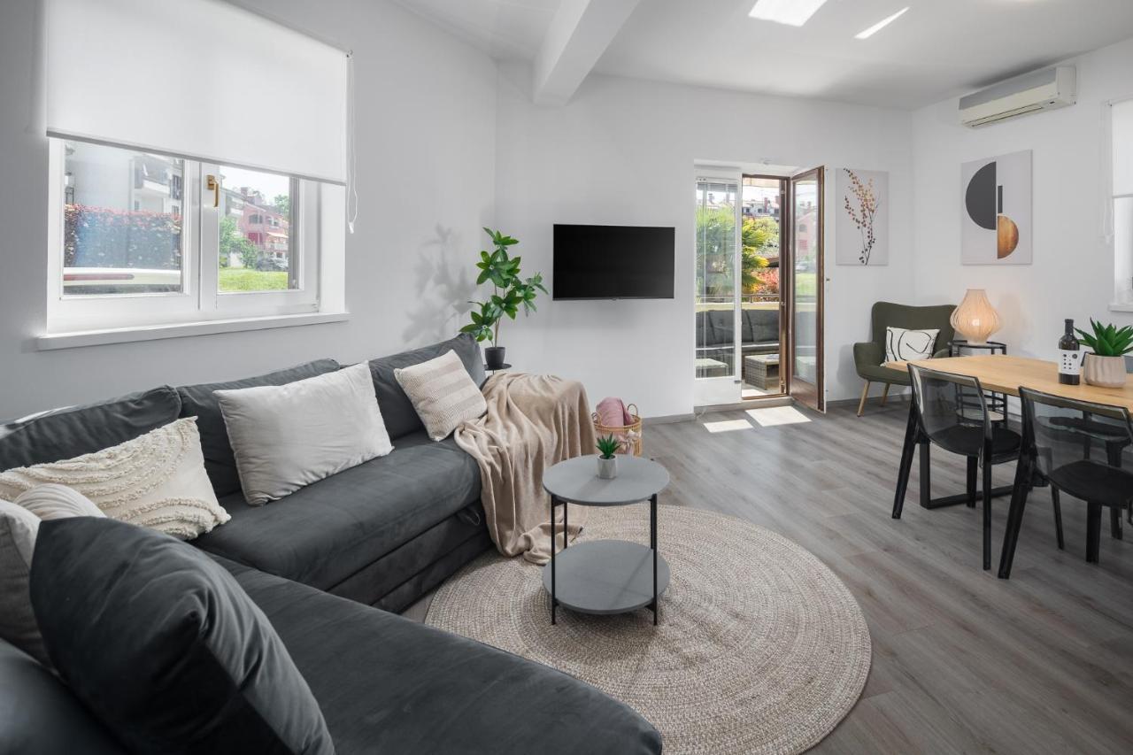 Apartment Adria Premium Porec Bagian luar foto